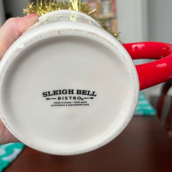 Christmas Lady Handmade Vintage Christmas Vignette/Diorama Decoration - Picture 8 of 10